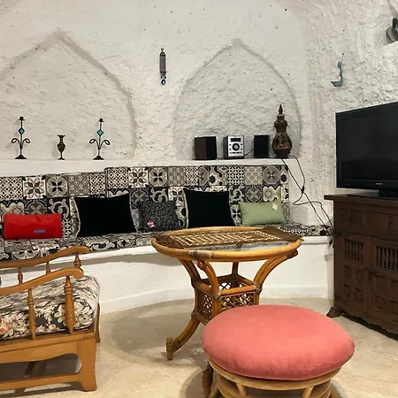 Casa Cueva Morillas Nyaraló