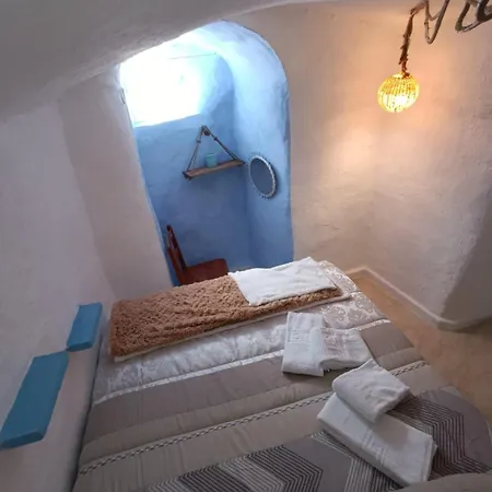 Casa Cueva Morillas Nyaraló *