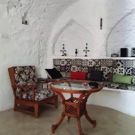 Casa Cueva Morillas Nyaraló